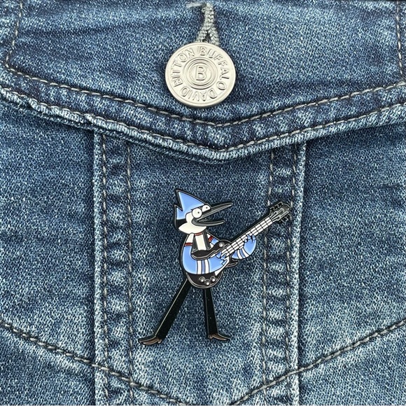 Regular Show Enamel Pin Mordecai With A Guitar - Picture 5 of 5